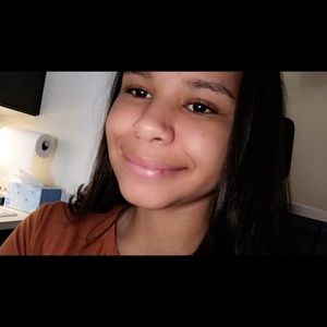 Meet your Posher, Chloe